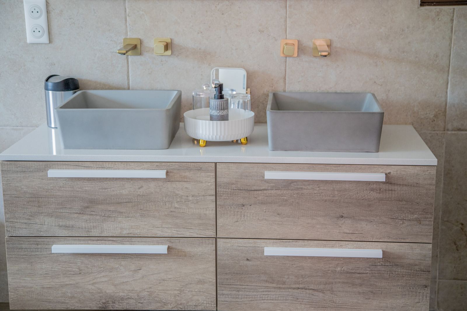 Salle de bain de la villa avec double vasque