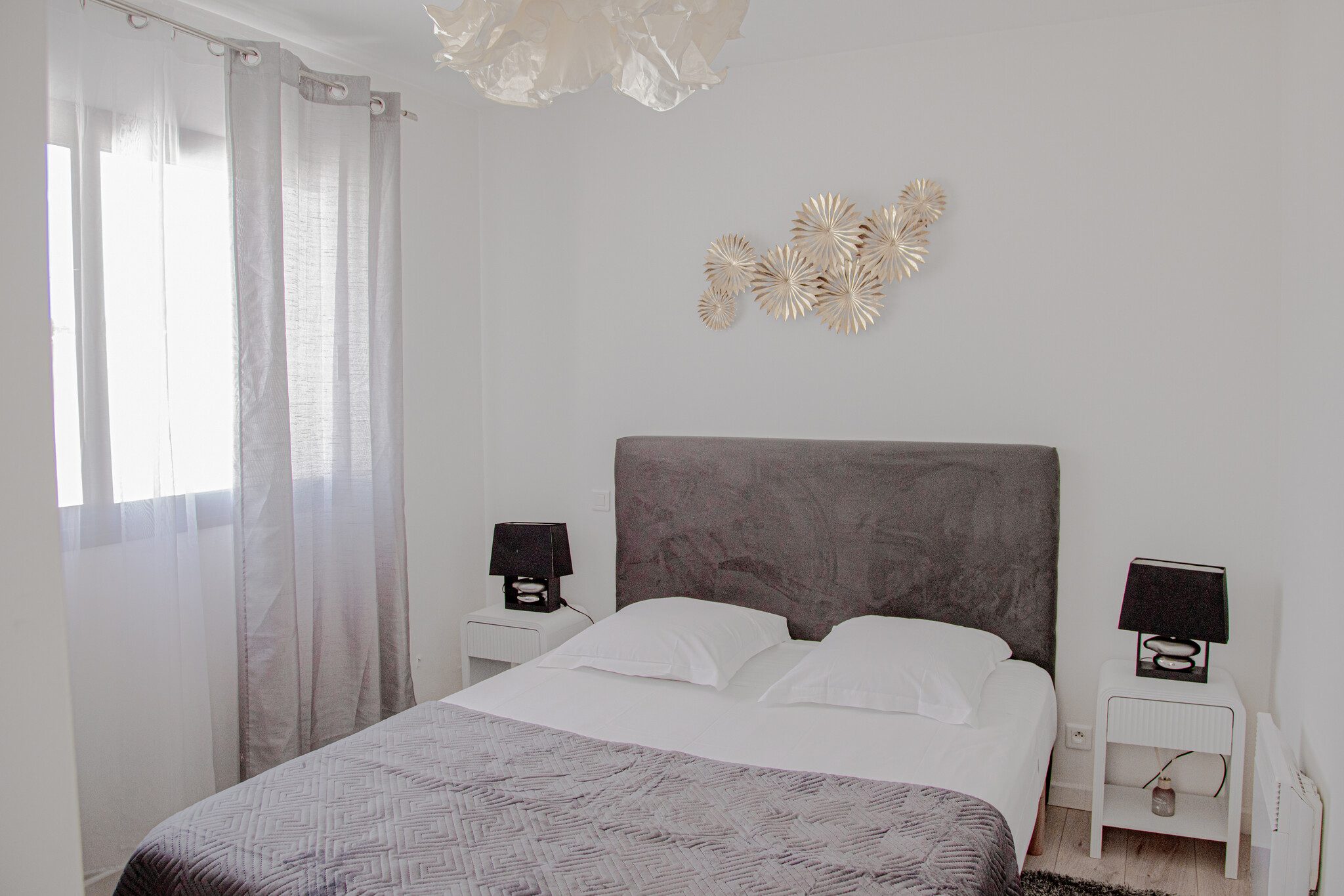 Seconda suite padronale della villa, letto matrimoniale